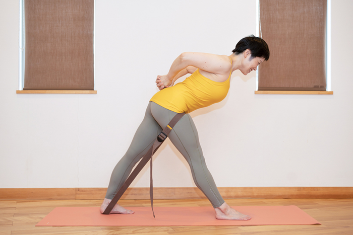 目から鱗のプロップス講座】オンラインアジャストメント〜ヨガベルト編